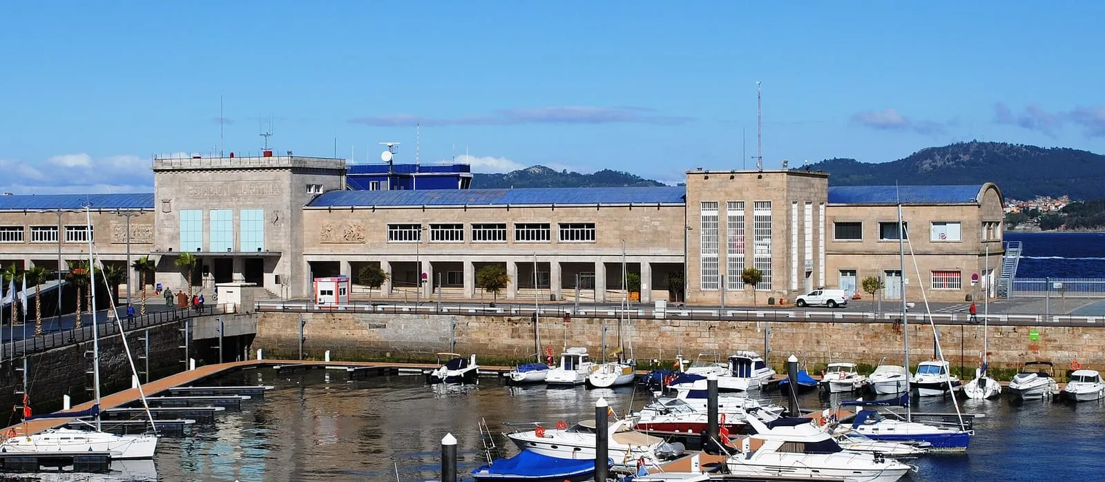 Ferry saliendo de la Estación Marítima de Vigo hacia la otra orilla de la ría